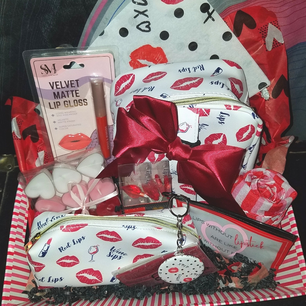 Lots of Lip Love Fabfitfun Gift Basket